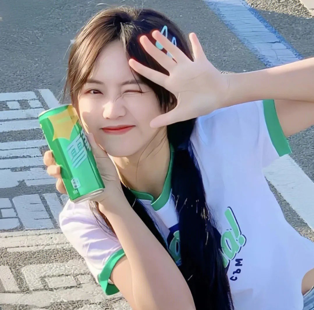 月亮在江边流淌